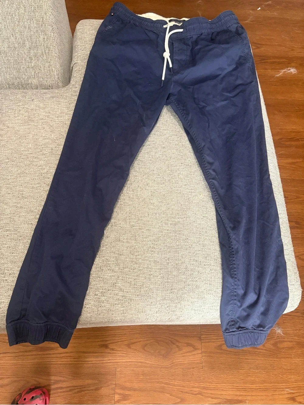 Tommy Hilfiger navy blue joggers #tommyhilfiger #athleisure